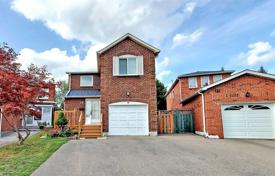 5 pièces maison en ville à Scarborough, Canada. C$1,005,000