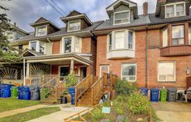 Maison mitoyenne – Bathurst Street, Toronto, Ontario,  Canada. C$1,917,000