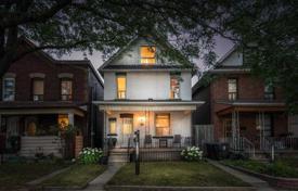 5 pièces maison en ville en York, Canada. C$1,388,000