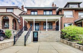 4 pièces maison en ville en York, Canada. C$1,661,000