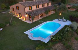 Villa – Urbino, Marche, Italie. 1,500,000 €