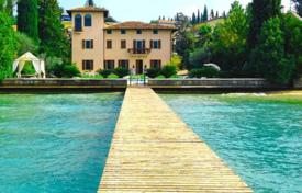 Villa – Sirmione, Lombardie, Italie. Price on request