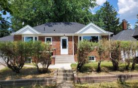 3 pièces maison en ville en York, Canada. C$1,065,000