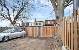 3 pièces maison mitoyenne à East York, Canada. C$1,144,000