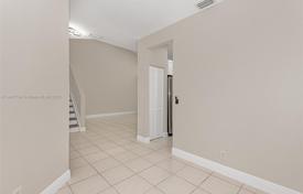 Maison en ville – Pembroke Pines, Broward, Floride,  Etats-Unis. $596,000