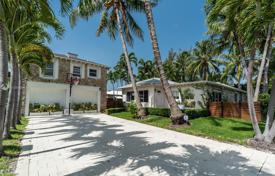Maison de campagne – Surfside, Floride, Etats-Unis. $1,250,000
