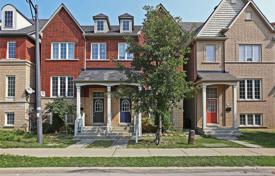 6 pièces maison mitoyenne à North York, Canada. C$1,063,000