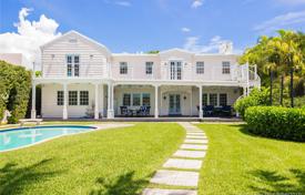 7 pièces villa 346 m² à Miami Beach, Etats-Unis. 2,906,000 €