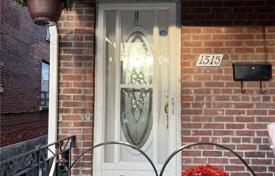 Maison en ville – Lansdowne Avenue, Old Toronto, Toronto,  Ontario,   Canada. C$2,137,000