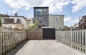 Maison mitoyenne – Pape Avenue, Toronto, Ontario,  Canada. C$1,874,000