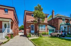 3 pièces maison en ville en York, Canada. C$1,349,000