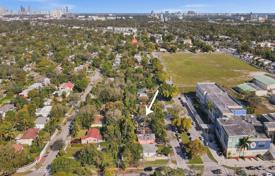 Maison en ville – North Miami, Floride, Etats-Unis. $600,000