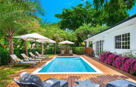 Villa – Miami Beach, Floride, Etats-Unis. 2,515,000 €