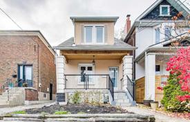 5 pièces maison en ville à East York, Canada. C$1,543,000