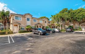 Maison en ville – Doral, Floride, Etats-Unis. $490,000