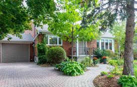 5 pièces maison en ville à Etobicoke, Canada. C$1,825,000