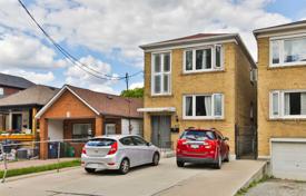 5 pièces maison en ville en York, Canada. C$1,751,000