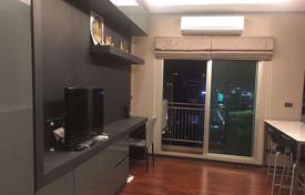 2 pièces appartement en copropriété à Huai Khwang, Thaïlande. $228,000