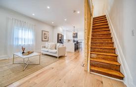 4 pièces maison en ville en York, Canada. C$1,379,000