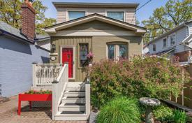 3 pièces maison en ville à East York, Canada. C$1,549,000