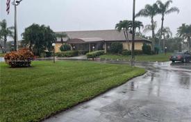 Maison en ville – West Palm Beach, Floride, Etats-Unis. $365,000