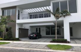 Villa – Doral, Floride, Etats-Unis. 1,752,000 €
