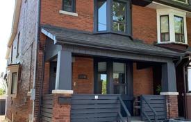 Maison mitoyenne – York, Toronto, Ontario,  Canada. C$1,736,000