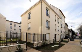 Appartement – Argenteuil, Île-de-France, France. From 241,000 €
