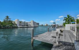 Maison en ville – Miami, Floride, Etats-Unis. $5,199,000