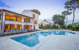 Villa – Antibes, Côte d'Azur, France. 2,650,000 €