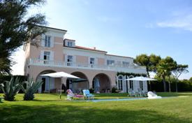 Villa – Fréjus, Côte d'Azur, France. 11,200 € par semaine