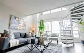 1 pièces appartement à Lake Shore Boulevard West, Canada. C$744,000