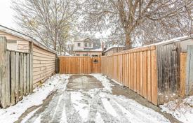 2 pièces maison en ville en York, Canada. C$1,050,000