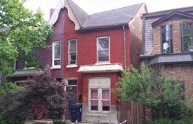 Maison mitoyenne – York, Toronto, Ontario,  Canada. C$984,000