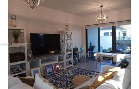 Maison en ville – Doral, Floride, Etats-Unis. $1,088,000