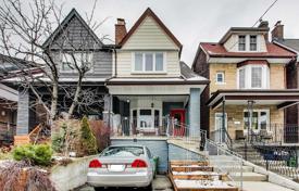 Maison mitoyenne – York, Toronto, Ontario,  Canada. C$1,353,000