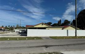 Maison en ville – Hialeah, Floride, Etats-Unis. $699,000