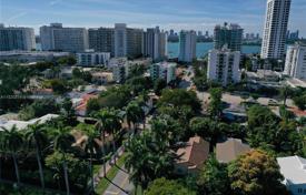 Maison en ville – Miami Beach, Floride, Etats-Unis. $2,500,000