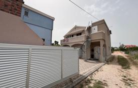 8 pièces maison en ville 220 m² à Privlaka, Croatie. 420,000 €