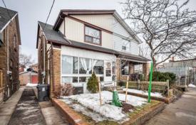 3 pièces maison mitoyenne à East York, Canada. C$1,184,000