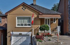 Maison en ville – York, Toronto, Ontario,  Canada. C$1,028,000