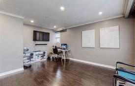 11 pièces maison mitoyenne à North York, Canada. C$1,254,000