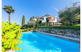 Villa – Sirmione, Lombardie, Italie. 7,390,000 €