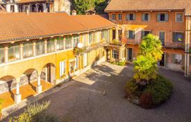 18 pièces maison mitoyenne à Miasino, Italie. 780,000 €