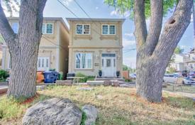 6 pièces maison en ville à East York, Canada. C$1,672,000