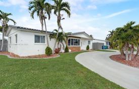 Maison en ville – Hialeah, Floride, Etats-Unis. $740,000