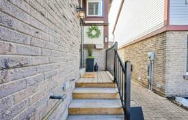 Maison mitoyenne – Etobicoke, Toronto, Ontario,  Canada. C$1,373,000