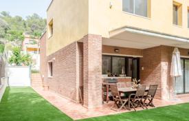 4 pièces maison mitoyenne 185 m² à Castelldefels, Espagne. 830,000 €