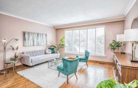 3 pièces maison en ville à East York, Canada. C$1,824,000