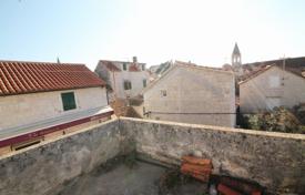 Maison en ville – Trogir, Comté de Split-Dalmatie, Croatie. 383,000 €
